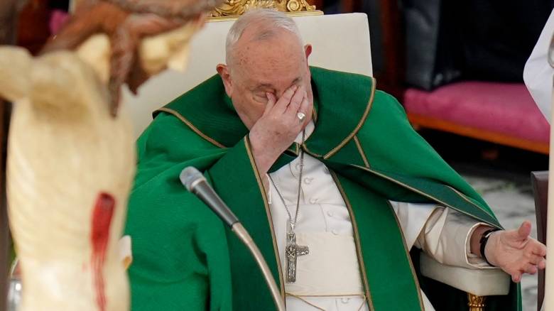 Ο Πάπας Φραγκίσκος διέκοψε ομιλία του για λόγους υγείας