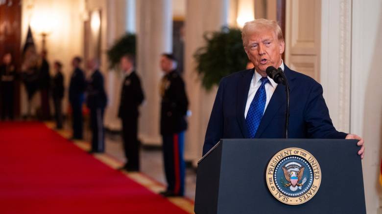 Ο Τραμπ γίνεται ο πρώτος εν ενεργεία πρόεδρος των ΗΠΑ που θα δώσει το παρών στο Super Bowl