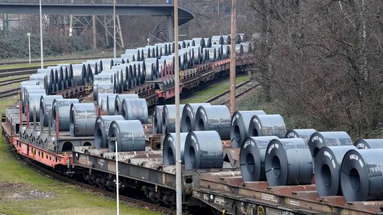 Σε στάση αναμονής οι κατασκευαστές στις ΗΠΑ - Βλέπουν υψηλότερες τιμές μετάλλων λόγω δασμών