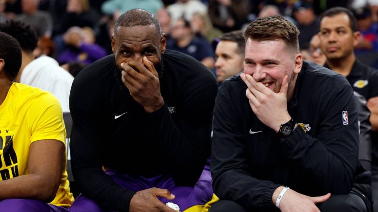 Οι Λέικερς θα προσφέρουν αναμνηστική φανέλα στο ντεμπούτο του Ντόντσιτς