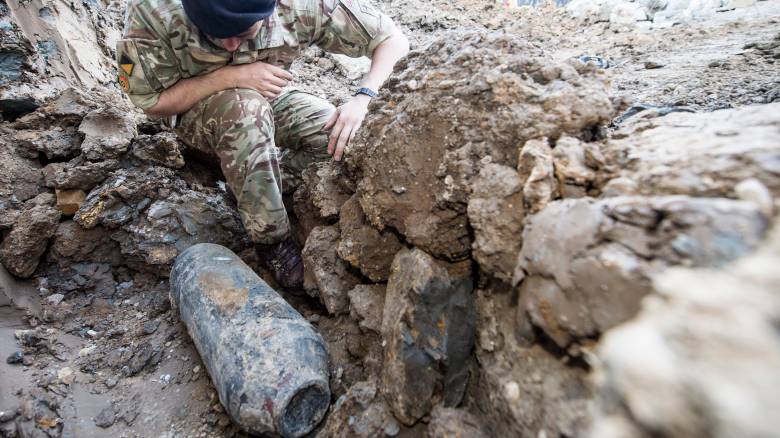 Πάνω από 150 βόμβες από τον Β' Παγκόσμιο Πόλεμο βρέθηκαν σε παιδική χαρά στη Βρετανία