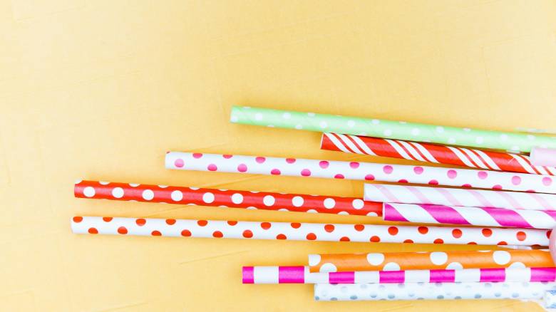 Υπέγραψε το διάταγμα για τα χάρτινα καλαμάκια ο Τραμπ - «Γελοία κατάσταση»