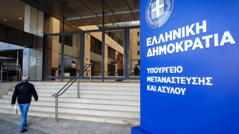 Αντιπαράθεση Πλεύρη – Δήμου Αθηναίων για τα επιδόματα στους πρόσφυγες