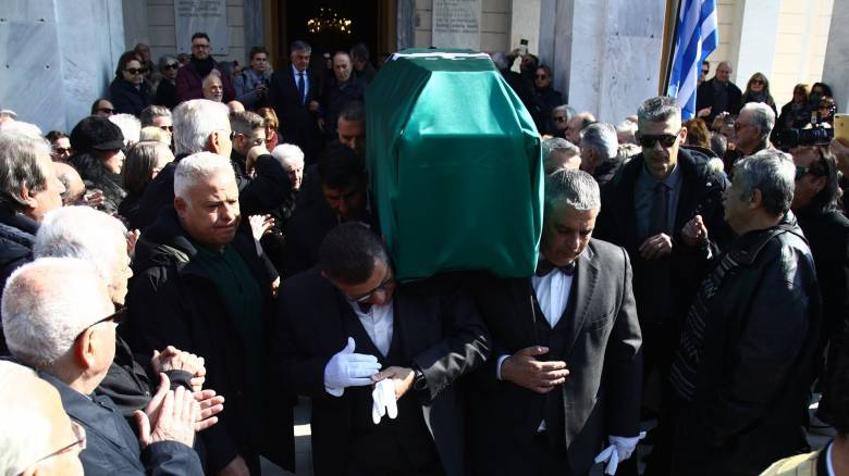 Με τον ύμνο του Παναθηναϊκού αποχαιρέτησαν τον θρυλικό Τάκη Οικονομόπουλο