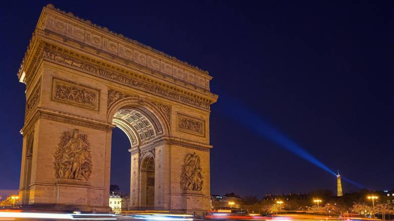 Παρίσι: Μη κυβερνητικές οργανώσεις κατά του πολέμου στη Γάζα έβαψαν κόκκινο το νερό σε συντριβάνι