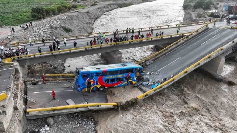 Περού: Τουλάχιστον 13 νεκροί και περισσότεροι από 60 τραυματίες σε δύο τροχαία με λεωφορεία