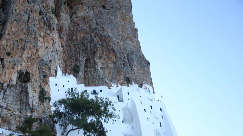 Κατολισθήσεις από τους σεισμούς στην Αμοργό - Κλιμάκιο της ΕΑΓΜΕ τη Δευτέρα στο νησί