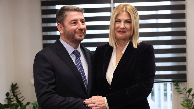 Στο ΠΑΣΟΚ προσχώρησε η Ράνια Θρασκιά - Συνάντηση με τον Νίκο Ανδρουλάκη