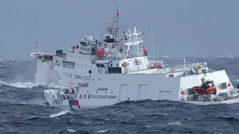 Η Κίνα κατηγορεί τον Καναδά πως τροφοδοτεί την ένταση στέλνοντας πολεμικό πλοίο στο στενό της Ταϊβάν