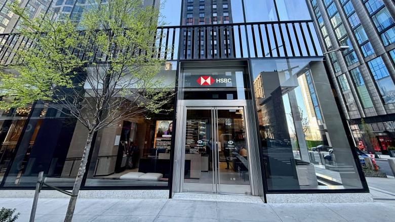 Βουτιά» 6% στις μετοχές της HSBC μετά την πρόταση εξαγοράς της Hang Seng Bank