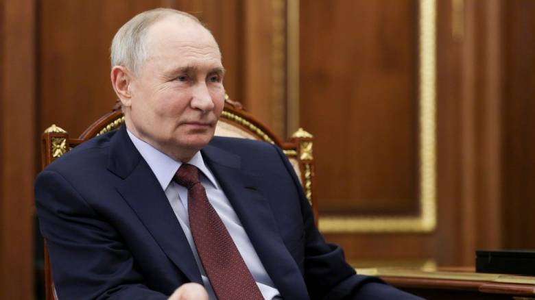 Bloomberg: Ο Πούτιν είναι έτοιμος να συμφωνήσει σε εκεχειρία υπό όρους στην Ουκρανία