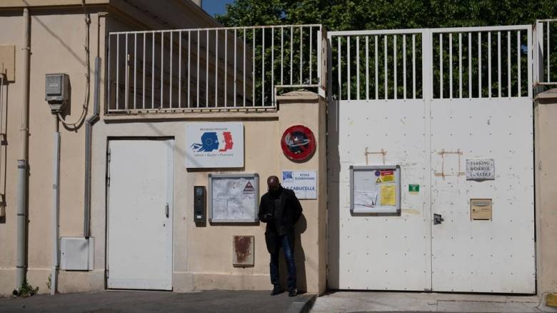 Γαλλία: Αιφνιδιαστικές έρευνες στις τσάντες των μαθητών για την αντιμετώπιση της βίας ανηλίκων