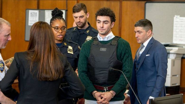 Στο δικαστήριο ο Λουίτζι Μαντζιόνι  - Κατηγορείται για τη δολοφονία του CEO της UnitedHealthcare