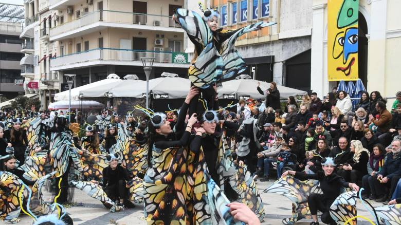 Πάτρα: 20.000 μικροί και μεγάλοι καρναβαλιστές σκόρπισαν διασκέδαση και ξεγνοιασιά
