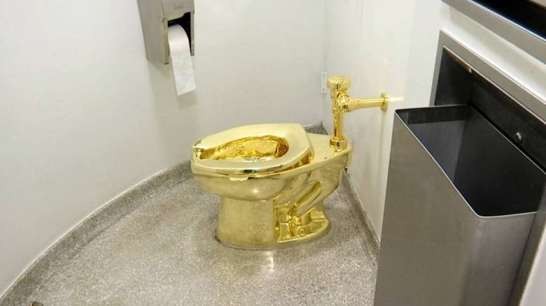 Βρετανία: Ξεκίνησε η δίκη για την κλοπή της χρυσής τουαλέτας από το Ανάκτορο Μπλένεμ