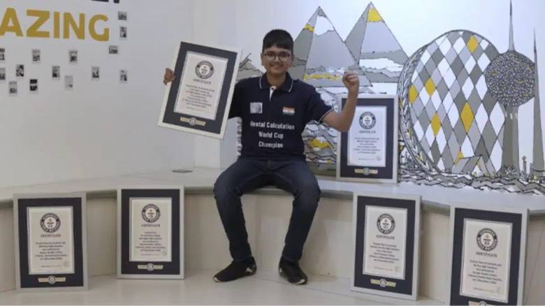 «Ανθρώπινη αριθμομηχανή»: Ο 14χρονος που έσπασε 6 μαθηματικά ρεκόρ σε μία μέρα