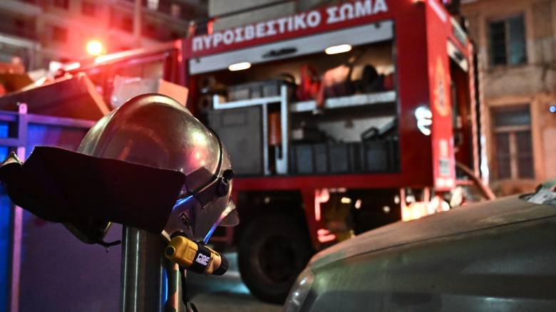 Φωτιά σε διαμέρισμα στο Κολωνάκι - Επί τόπου η Πυροσβεστική
