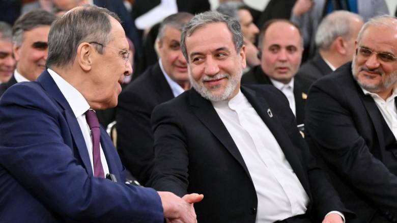 Στο Ιράν ο Ρώσος υπουργός Εξωτερικών Σεργκέι Λαβρόφ - Στο επίκεντρο Συρία και πυρηνικά