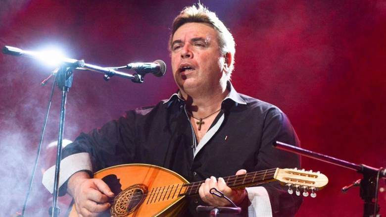 «Αδερφέ μου γιατί;»: Συγκλονίζουν Μπάσης, Αλεξίου και Ελένη Δήμου για τον Μανώλη Λιδάκη