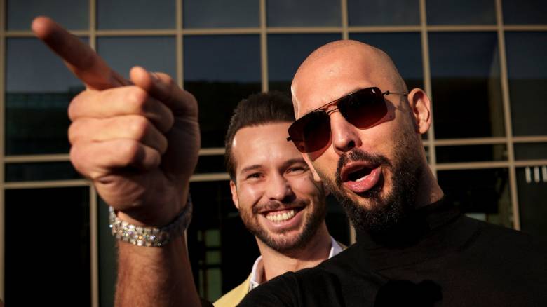 Άντριου Τέιτ: Επιστρέφει προσωρινά στη Φλόριντα - Τι γίνεται με τη δίωξή του στη Ρουμανία