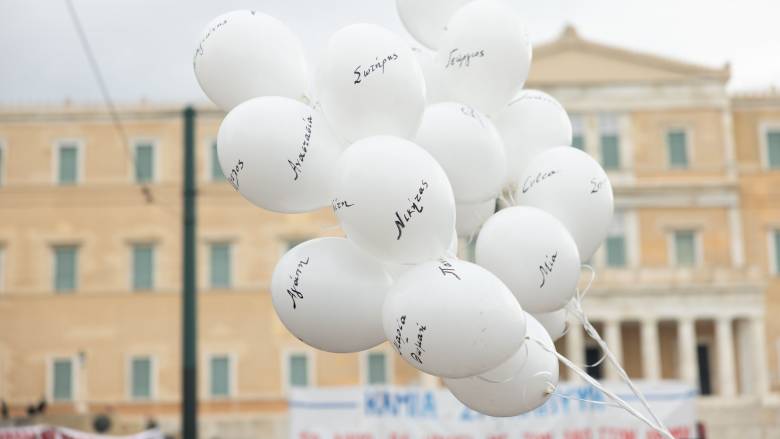 Τέμπη: Λεπτό προς λεπτό η συγκέντρωση και τα επεισόδια στο Σύνταγμα με το φακό του CNN Greece