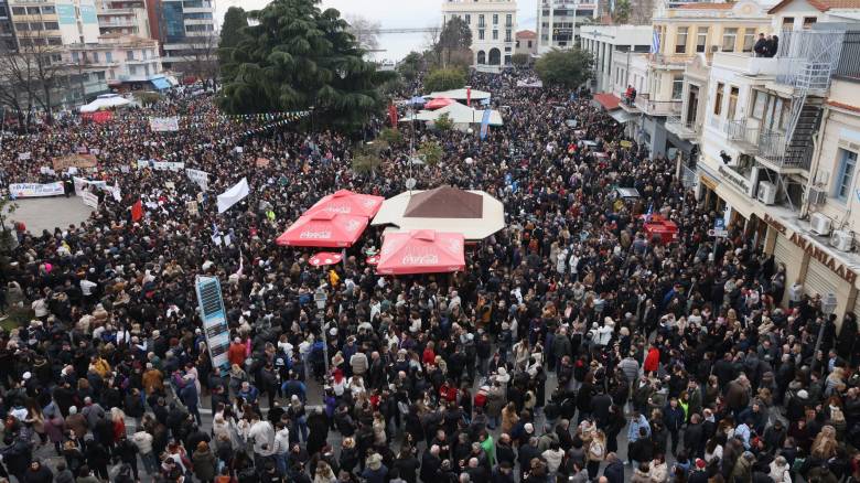 Τέμπη: Χιλιάδες πολίτες στην κεντρική πλατεία στην Καβάλα