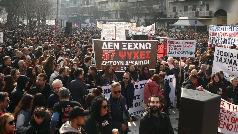 Επεισόδια στη συγκέντρωση για τα Τέμπη στην Θεσσαλονίκη - Ένταση στον ΟΣΕ