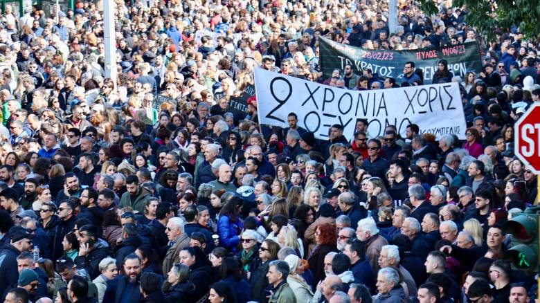 Τέμπη: Πολίτες κάθε ηλικίας στις διαδηλώσεις σε όλες τις πόλεις - Οι συγκεντρώσεις σε εικόνες