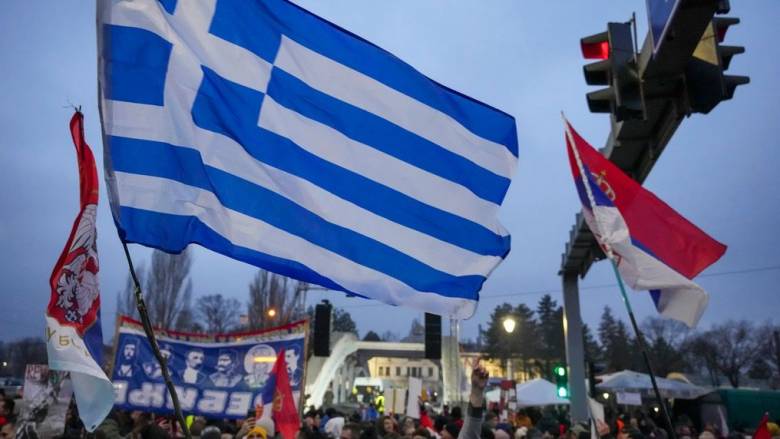 Φοιτητές και πολίτες στο Βελιγράδι τίμησαν τα 57 θύματα της τραγωδίας στα Τέμπη