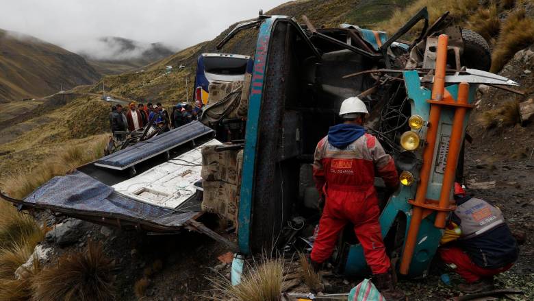 Τουλάχιστον 37 νεκροί στη Βολιβία μετά από σύγκρουση δύο λεωφορείων