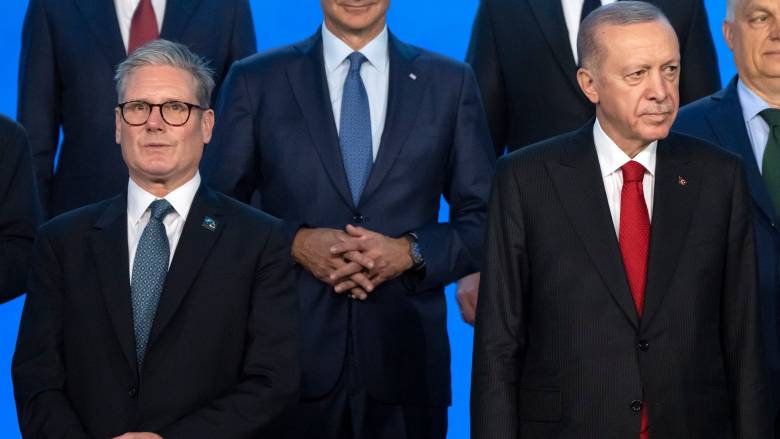 Τηλεφωνική επικοινωνία Ερντογάν με Στάρμερ - Στο επίκεντρο η Ουκρανία