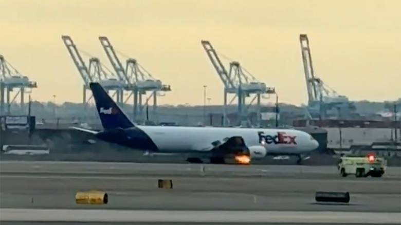 Φωτιά στον αέρα έπιασε εμπορικό αεροσκάφος στις ΗΠΑ - Έκανε αναγκαστική προσγείωση