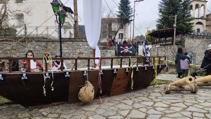 Απόκριες και Κούλουμα στο μοναδικό πειρατικό χωριό των Μετεώρων