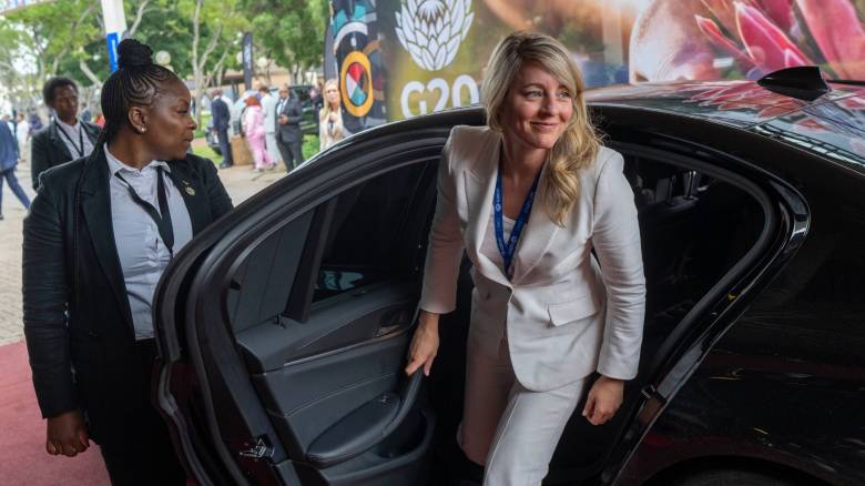 «Υπαρξιακή απειλή οι δασμοί Τραμπ», δηλώνει η ΥΠΕΞ του Καναδά