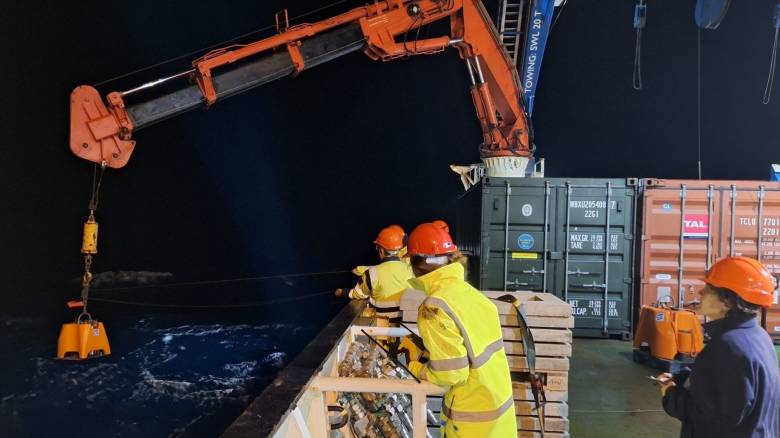 Διεθνής ωκεανογραφική αποστολή μελετά τα υδροθερμικά συστήματα στην Καλδέρα και το Κολούμπο