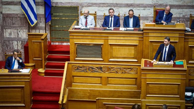 Σύγκρουση κορυφής στη Βουλή για τα Τέμπη και ... στο βάθος η πρόταση δυσπιστίας