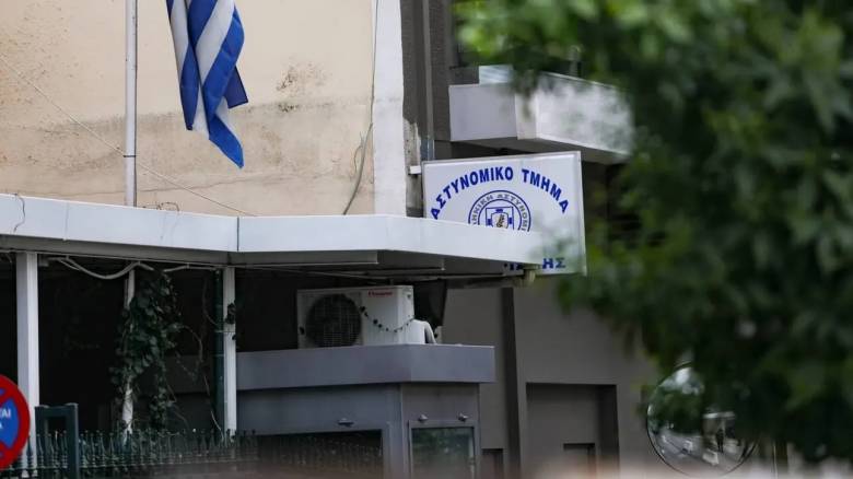 Πατέρας χτύπησε την 25χρονη κόρη του μέσα σε κατάστημα στο Νέο Ηράκλειο