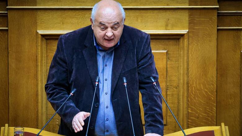 Καραθανασόπουλος - ΚΚΕ: Δεν φέρει ευθύνες ο πολιτικός προϊστάμενος του Τριαντόπουλου;