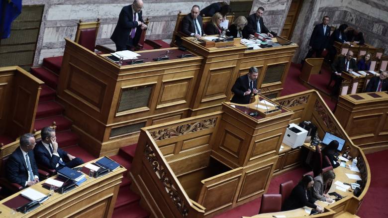 Πρόταση δυσπιστίας: Με εντάσεις ξεκίνησε ο κοινοβουλευτικός μαραθώνιος - Τι προσδοκούν τα κόμματα
