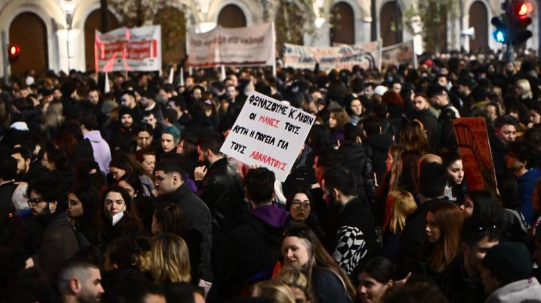Σε εξέλιξη τα νέα συλλαλλητήρια για τα Τέμπη - Πλήθος κόσμου στο Σύνταγμα