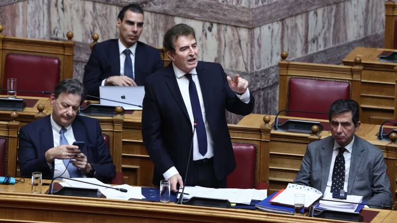 Χρυσοχοΐδης: Μέτωπο χούλιγκαν και κουκουλοφόρων προκάλεσαν τα επεισόδια στο συλλαλητήριο