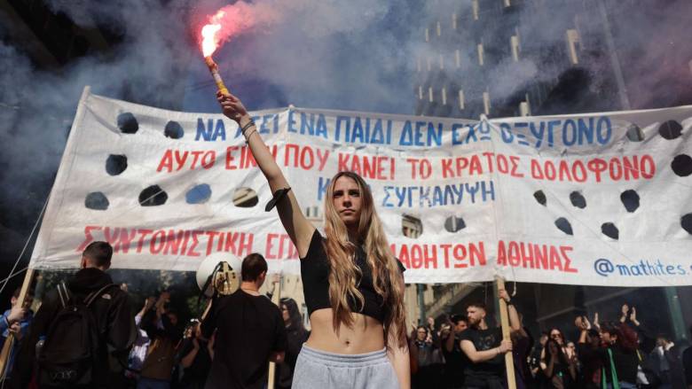 Σε εξέλιξη η διαδήλωση για τα Τέμπη - Όσα καταγράφει ο φακός του CNN Greece