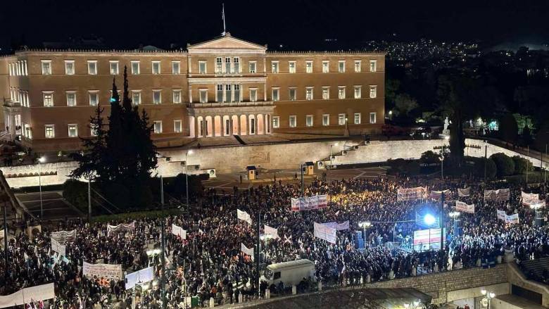 Νέο συλλαλητήριο για τα Τέμπη στο Σύνταγμα: Εικόνες με τον φακό του CNN Greece