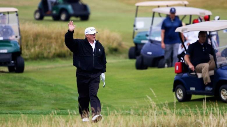 «Η Γάζα δεν είναι προς πώληση»: Ακτιβιστές βανδάλισαν το θέρετρο γκολφ του Τραμπ στη Σκωτία