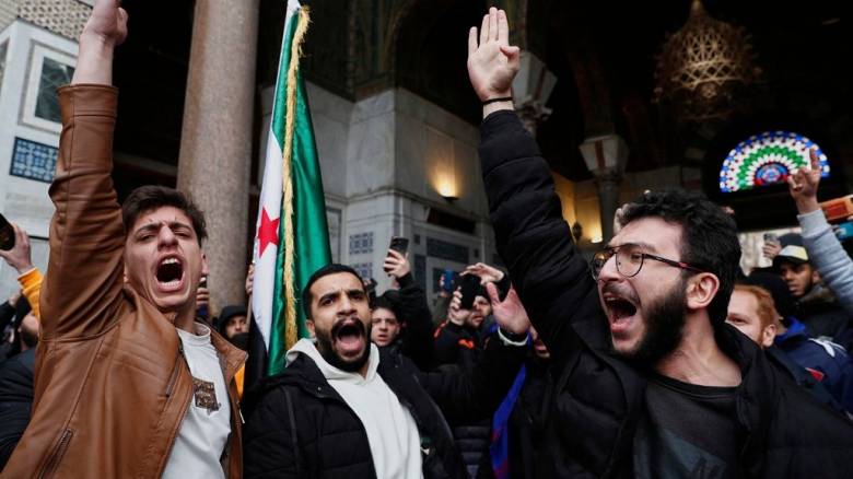 Συρία: Περισσότεροι από 1.000 νεκροί στο νέο εμφύλιο - Χιλιάδες εγκαταλείπουν τα σπίτια τους