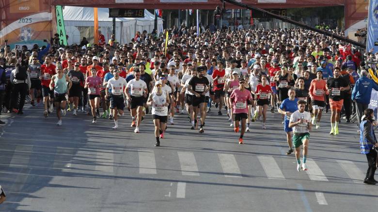 Κλειστό το κέντρο της Αθήνας - Σε εξέλιξη ο Ημιμαραθώνιος