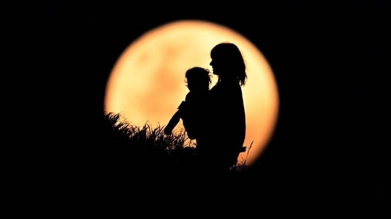 Ο «χορός» των πλανητών τον Μάρτιο: Ματωμένο φεγγάρι, πεφταστέρια, εξαφάνιση δακτυλίων του Κρόνου