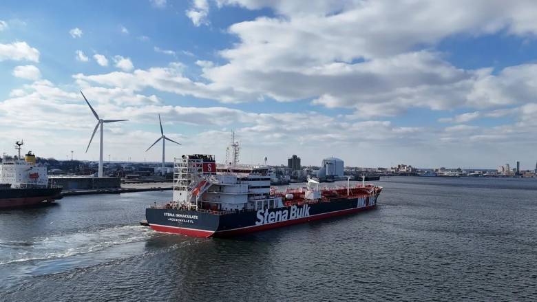 Βόρεια Θάλασσα: Διαρροή καυσίμων από τη σύγκρουση δεξαμενόπλοιου και φορτηγού - Σε εξέλιξη έρευνες