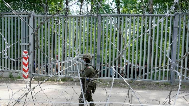 Πολωνία: Οδηγός επιβίωσης για πιθανή κρίση θα σταλεί σε όλα τα νοικοκυριά