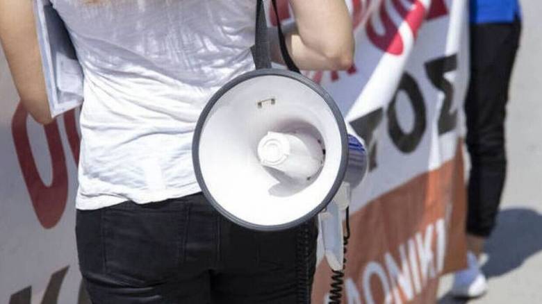 Στάση εργασίας από τους εκπαιδευτικούς σήμερα στις 13:00 και συγκέντρωση στο Υπουργείο Παιδείας